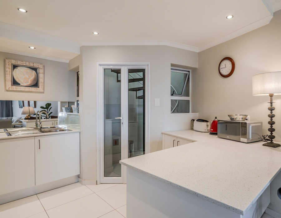 To Let 2 Bedroom Property for Rent in Bantry Bay Western Cape